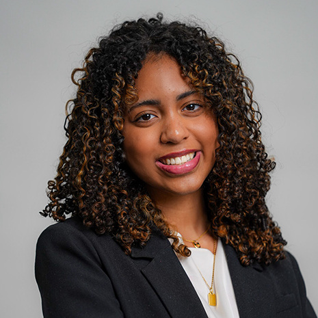 headshot of caitlin scott